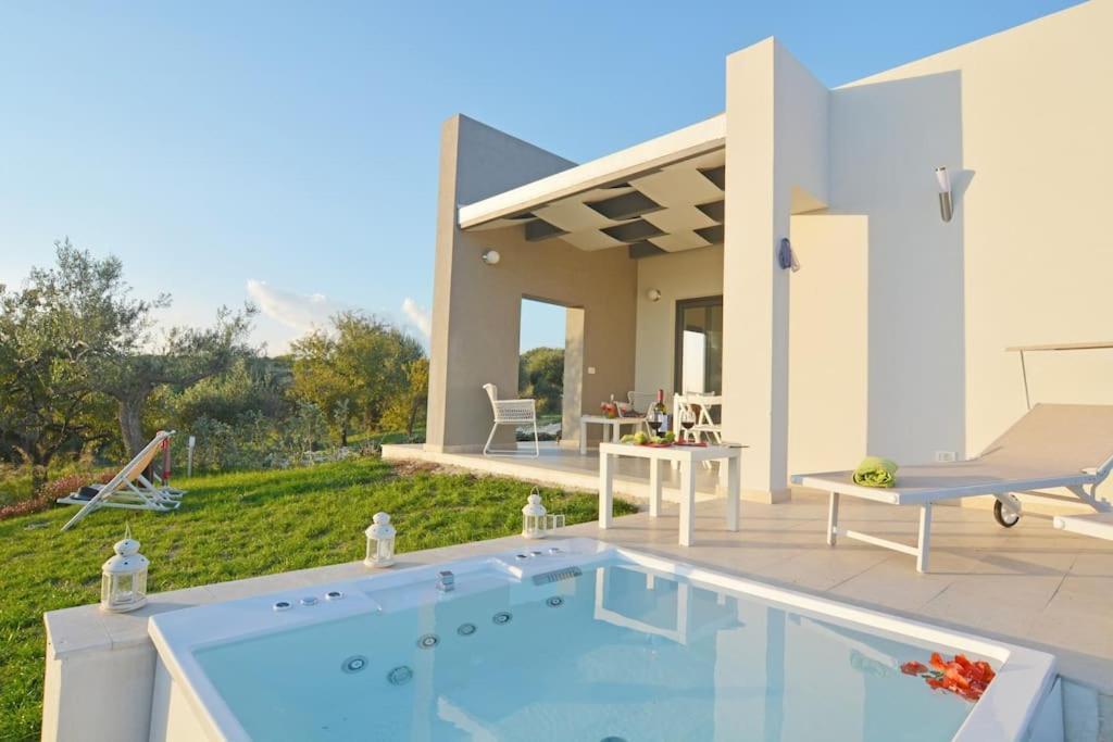 Villa Pettegola Tenuta Il Cavaliere Di Italia Noto- Vista Mare Mini Piscina Idromassaggio エクステリア 写真
